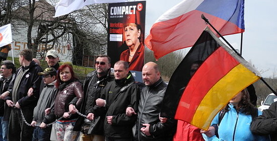 Přeshraniční islamofobní spolupráce aneb jaké jsou vztahy současného českého a německého nacionalismu