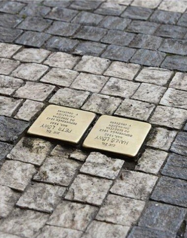 Důstojně připomínat oběti holocaustu znamená bojovat za demokracii a lepší svět bez diskriminace