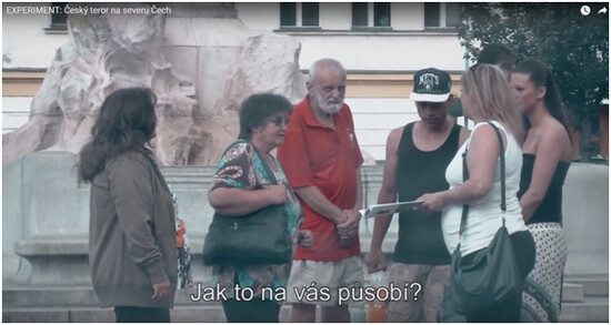 Tisková zpráva – „Jak dlouho budeme ustupovat českému teroru?“ Multikulturní centrum Praha vytvořilo fiktivní romské noviny a v ulicích natáčelo reakce náhodných občanů.